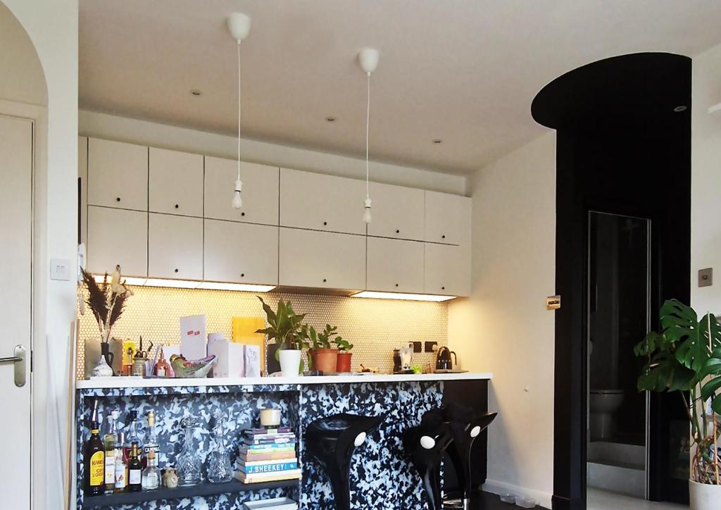 renovated-1b-studio-apartment-w-balcony-in-central-brixton-london