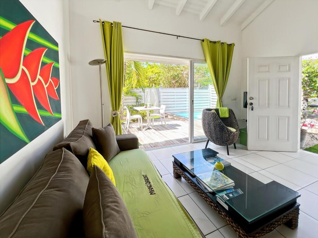 Ruang duduk di Mango Vert Duplex - Orient Bay