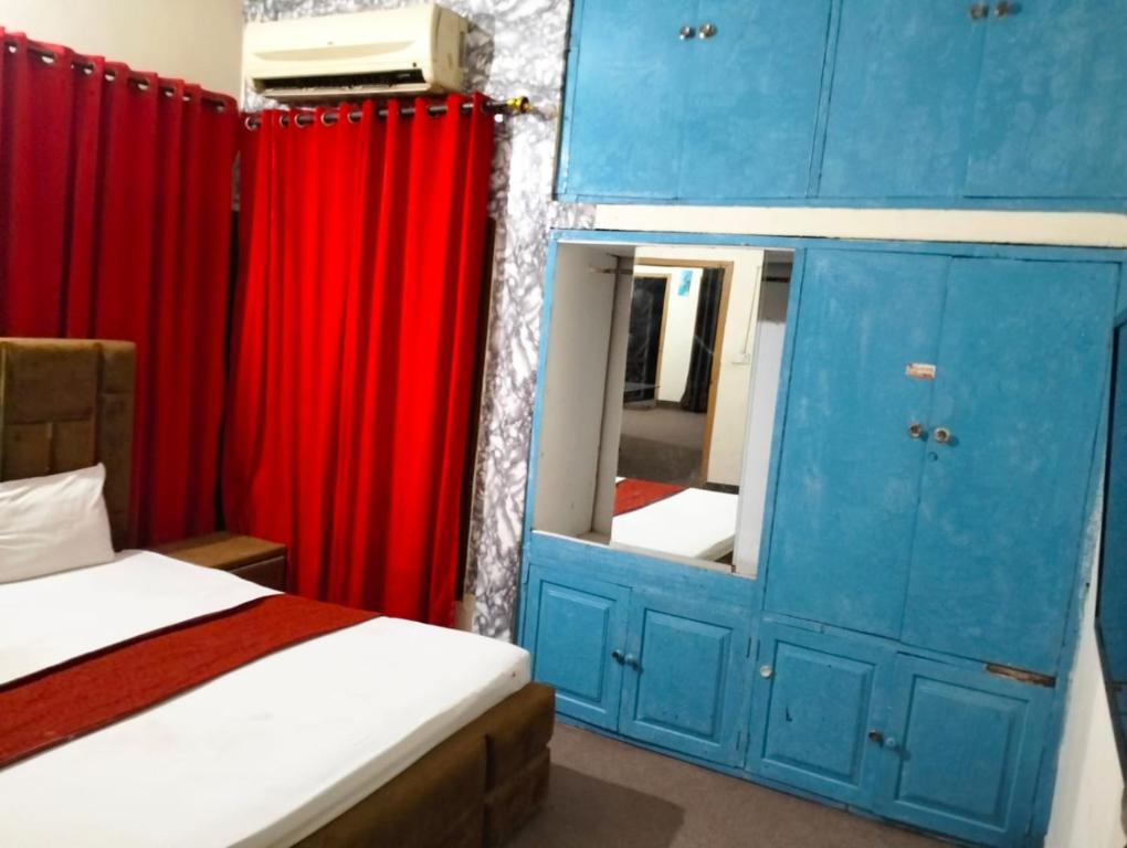 Ένα ή περισσότερα κρεβάτια σε δωμάτιο στο Peridot Cottage