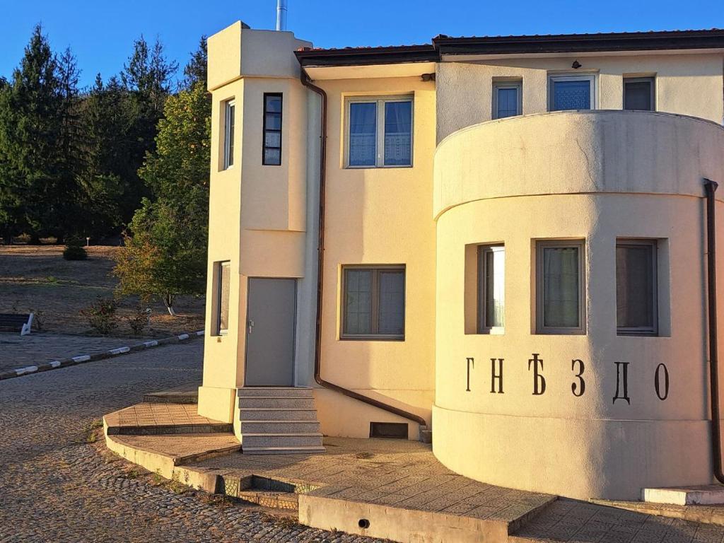 a building with the word hilus on the side of it at Gnezdo Studio Apart in Shipka