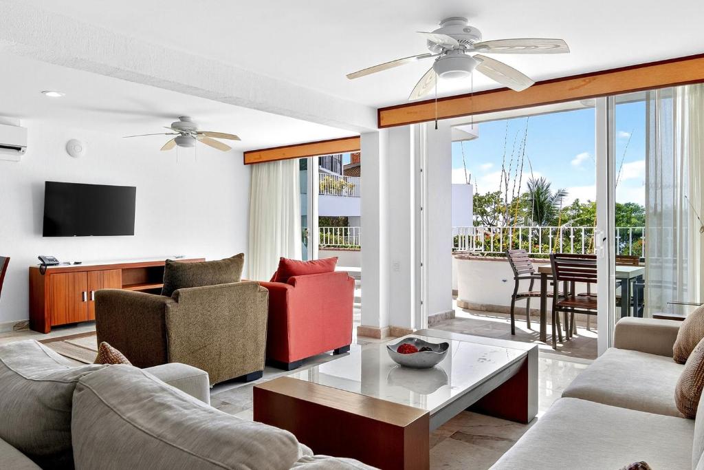 TV a/nebo společenská místnost v ubytování Grand Miramar A202