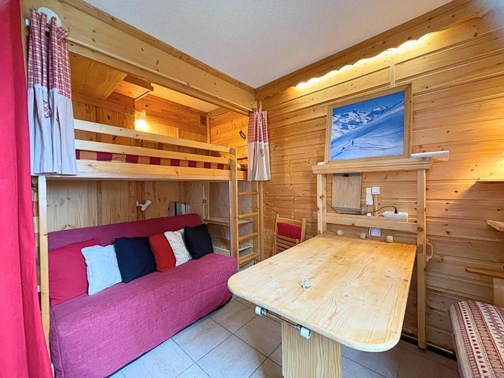 Studio chalet cosy aux Menuires - 2 pers, skis aux pieds, vue montagne, cuisine équipée - FR-1-452-283