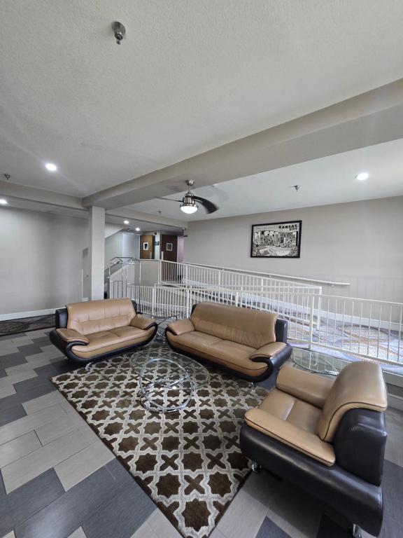 Super 8 by Wyndham Kansas City photo