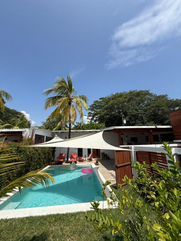 Πισίνα στο ή κοντά στο 2 private Villas surfcity Private Pool BBQ Paradise