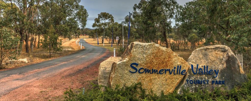 a sign for somethingville valley on the side of a road at Sommerville Valley Tourist Park & Resort in Stanthorpe
