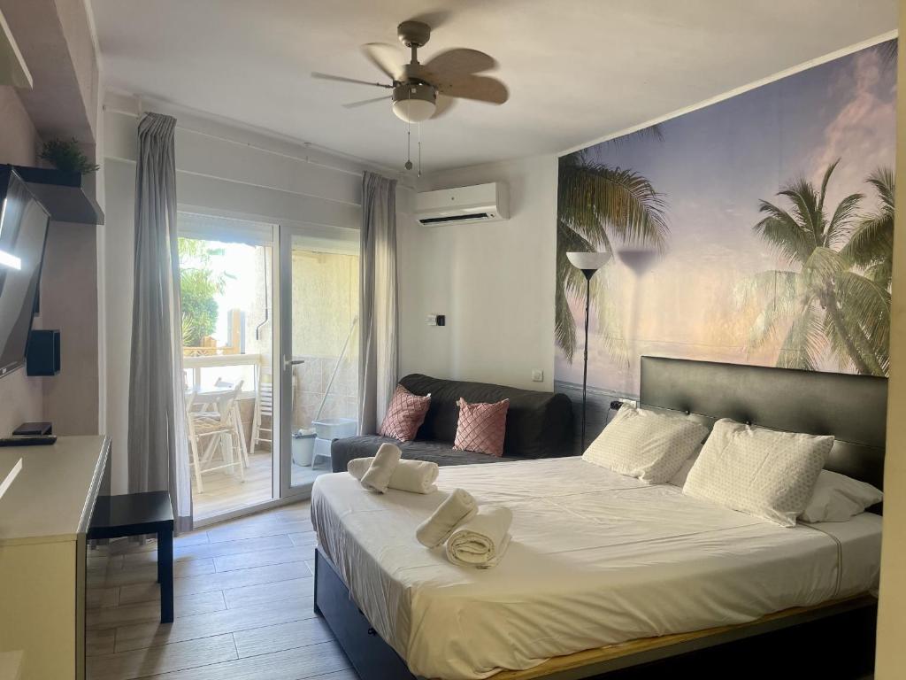 a bedroom with a bed and a living room at Estudio Benalmádena Costa in Benalmadena Costa