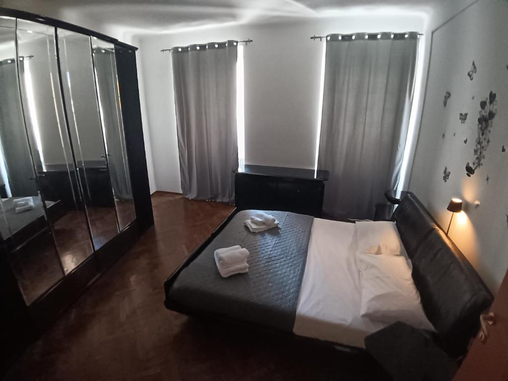 Postel nebo postele na pokoji v ubytování The MOON apartment