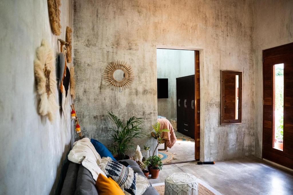 Postel nebo postele na pokoji v ubytování 3 SURFCITY Priv Pool Villas Oya Boho-Chic Escape Near El Sunzal Beach