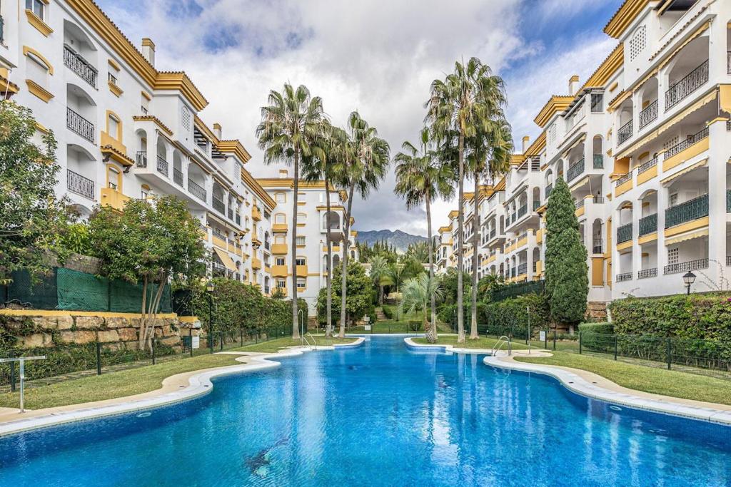 a swimming pool in the middle of some buildings at Apartamento Costa Nagüeles 2hab. in Marbella