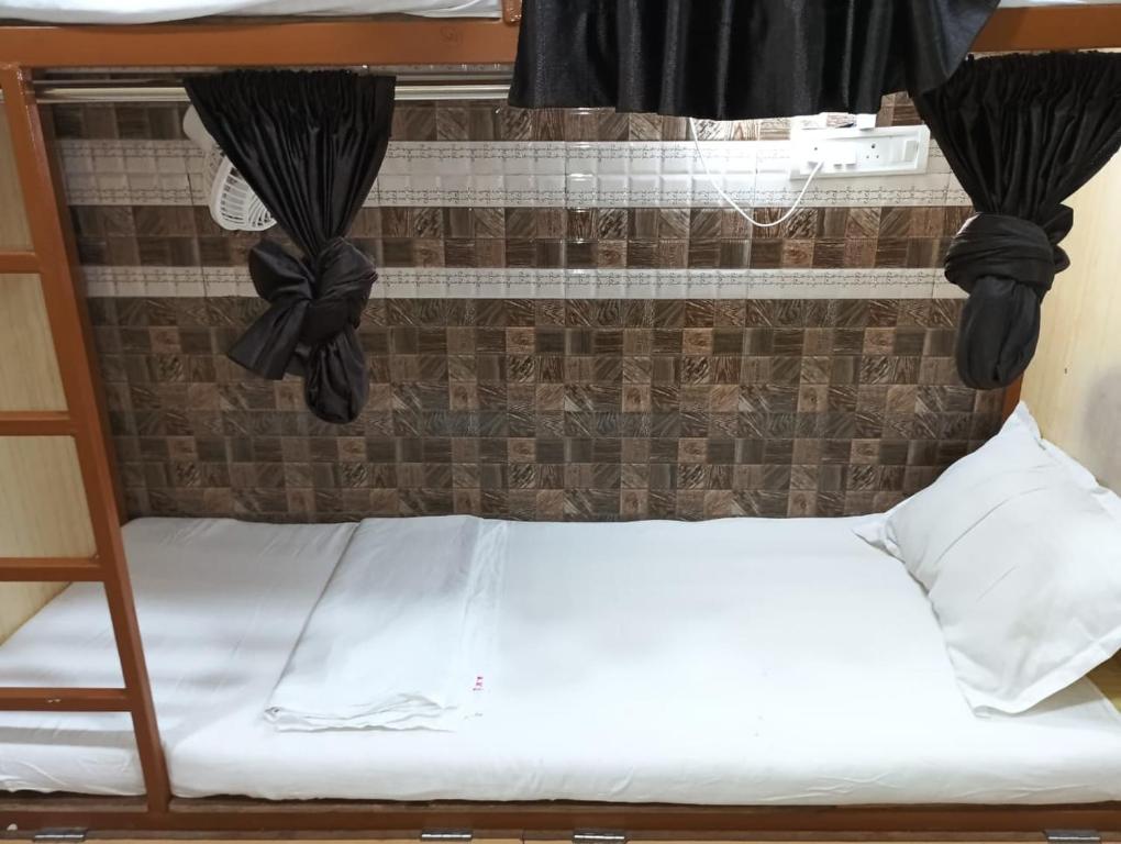 En eller flere senge i et værelse på T2 dormitory male and female