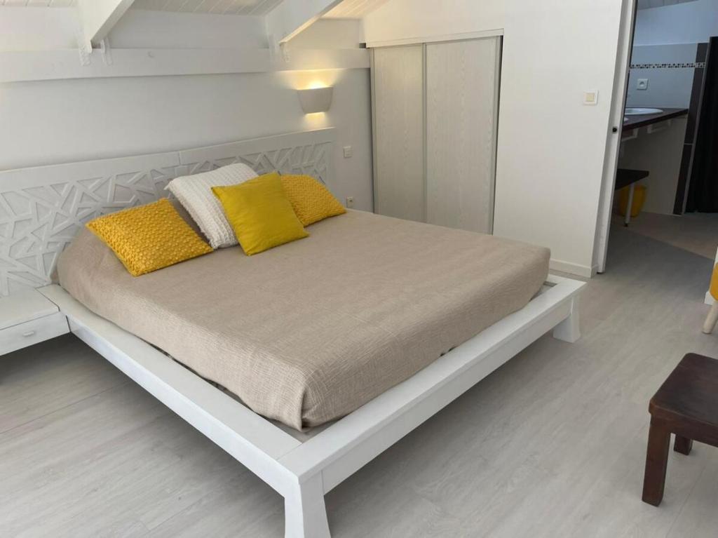 Katil atau katil-katil dalam bilik di Duplex Mont Vernon 3 bdr with ocean view!