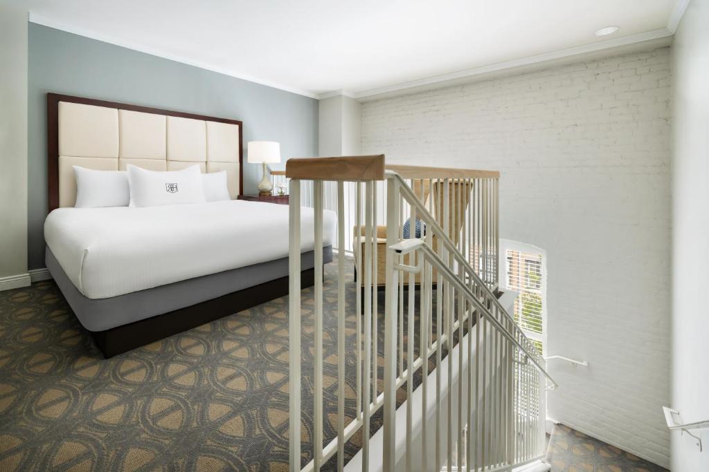 Omni Riverfront New Orleans - 