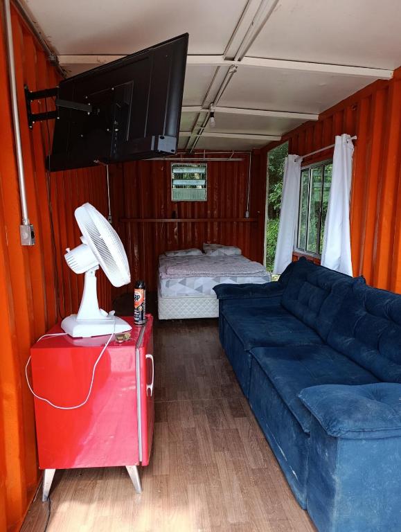 En eller flere senge i et værelse på Container na natureza