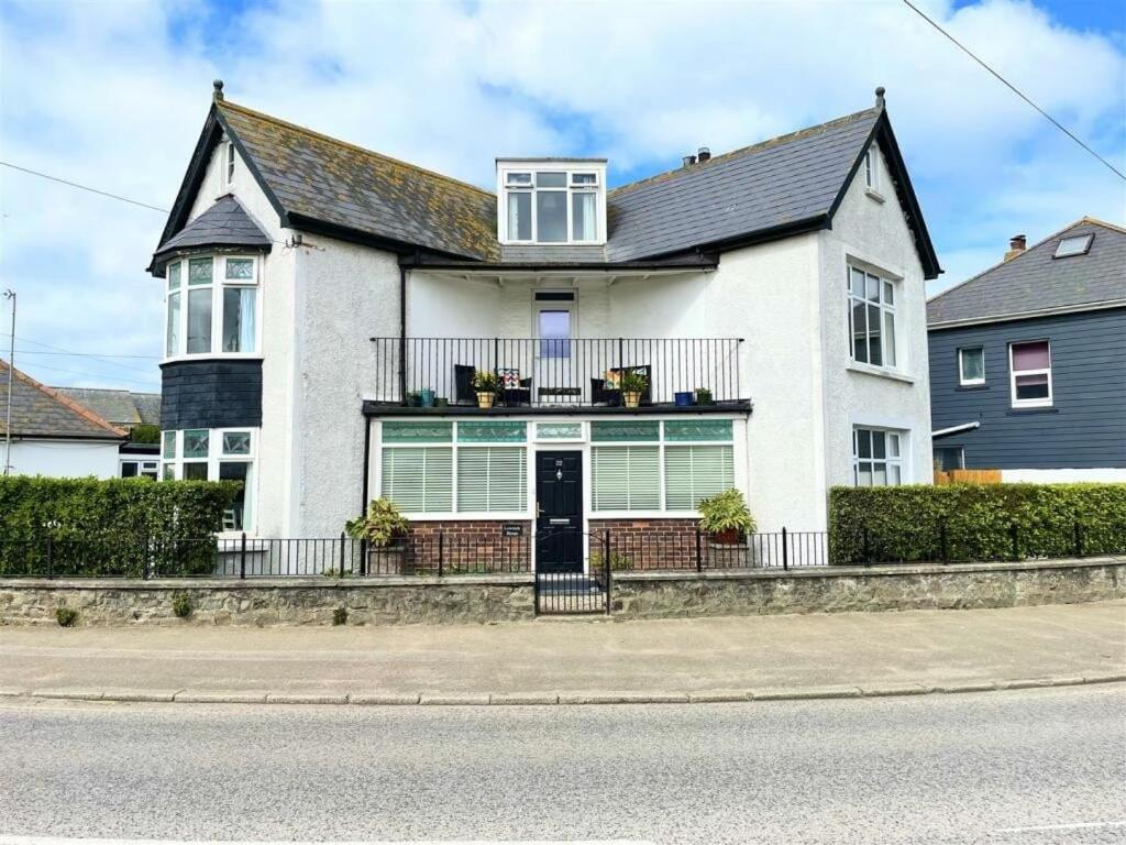 Το κτήριο όπου στεγάζεται  η παραθεριστική κατοικία