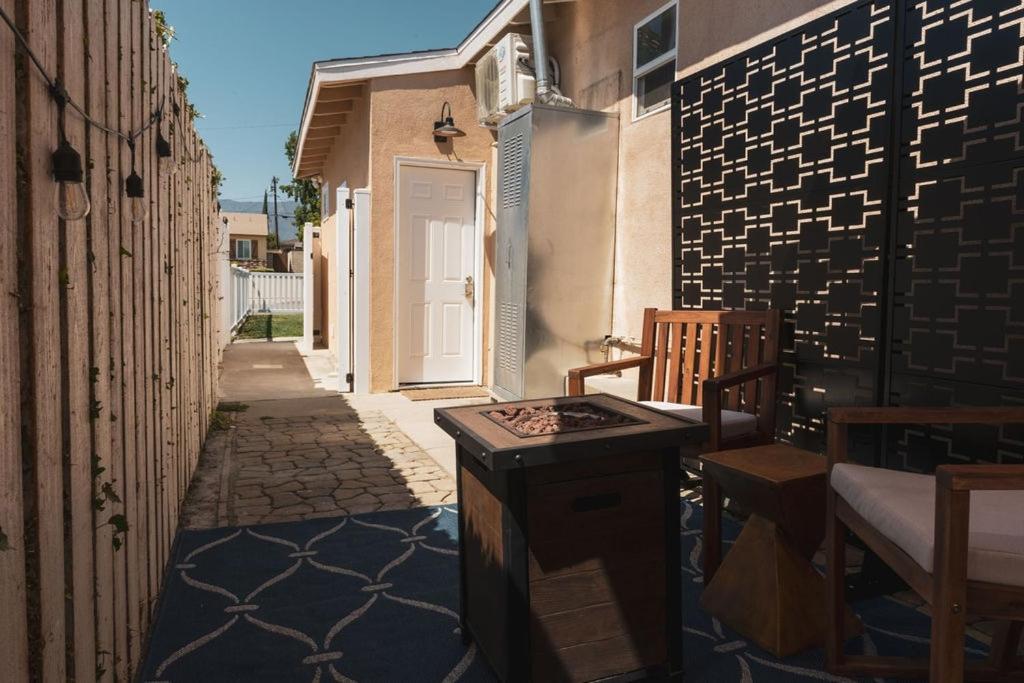 Renovated Stylish Guesthouse By Claremont With Private Patio - Apartamento De Un Dormitorio