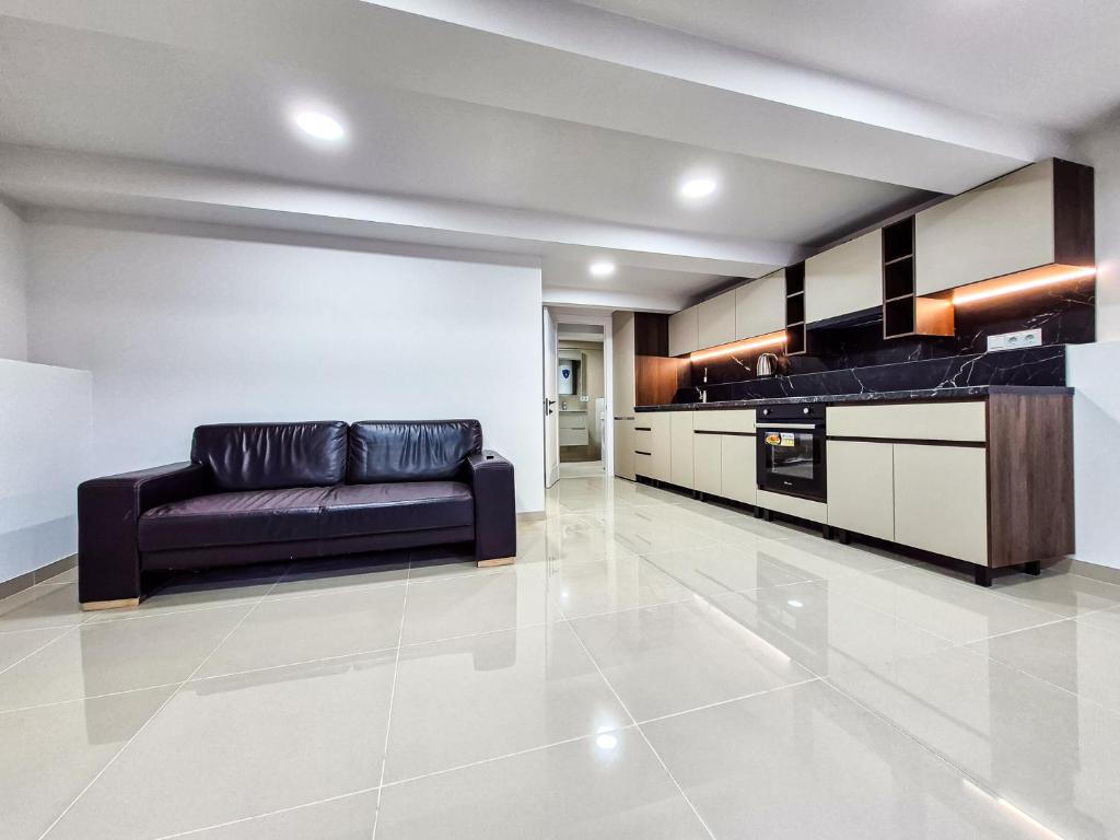 a living room with a couch and a kitchen at BunApart Ciorescu Cristal in Ciorescu