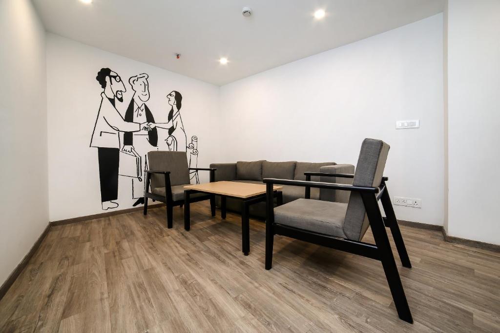 Khu vực ghế ngồi tại Hotel O Elite