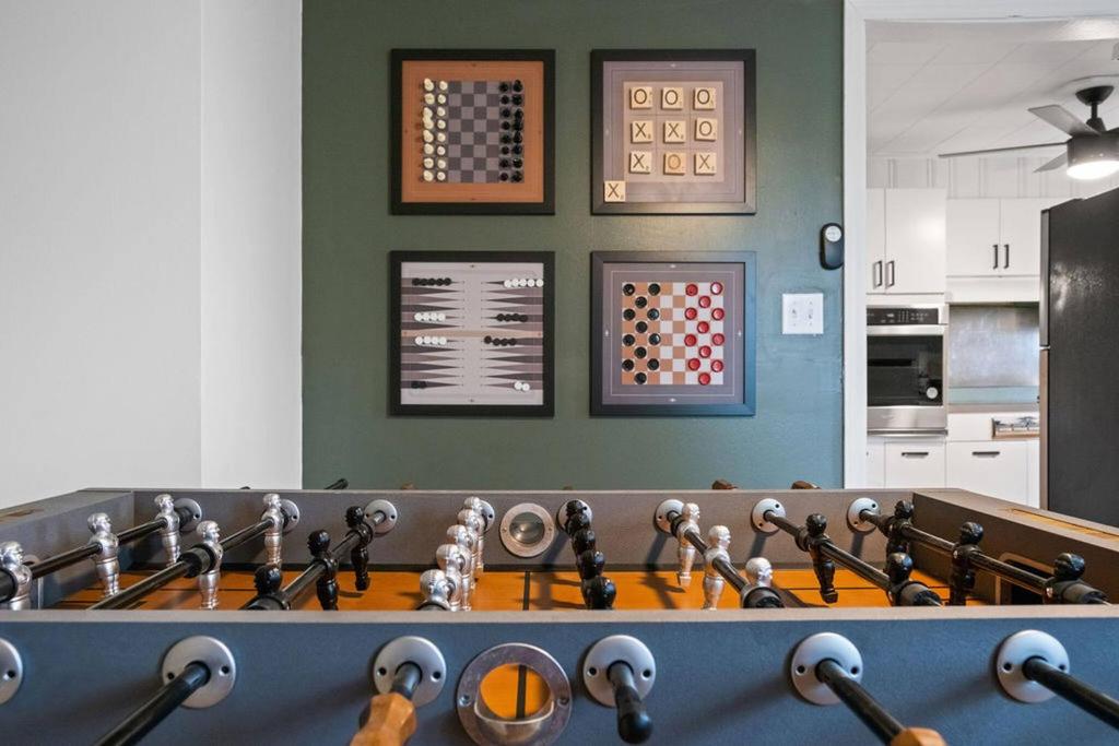 9mi To NRG | Game Room | Hot Tub | Firepit | Grill, Oak Hill (2025년 최신 요금)