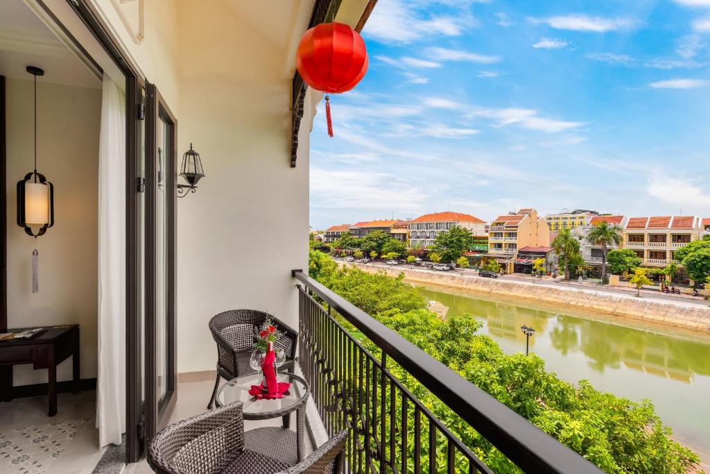 Phòng Gia Đình Thông Nhau Qua Cửa Nối Với Phòng Tắm - Ban Công Và Tầm Nhìn Ra Sông