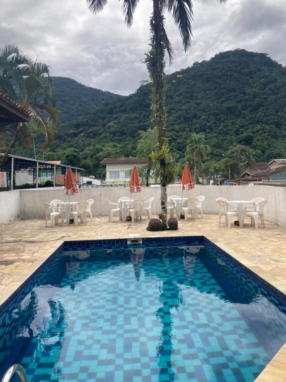 Vista generica sulle montagne o vista sulle montagne dall'interno dell'appartamento