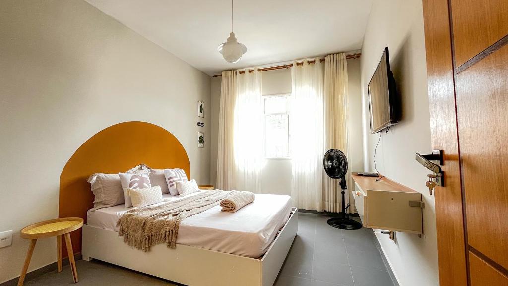 Postel nebo postele na pokoji v ubytování Apartamento Moderno no Visconde com Cozinha completa, Smart TV e Wifi