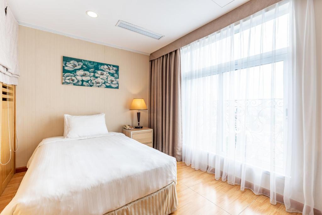 Family Two-Bedroom Apartment with View