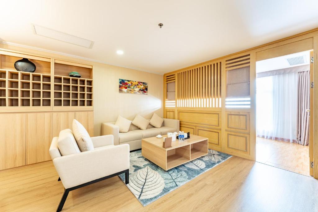 Family Two-Bedroom Apartment with View