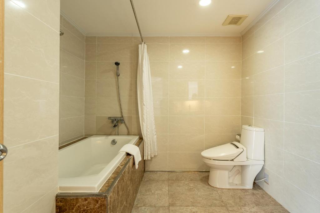Family Two-Bedroom Apartment with View