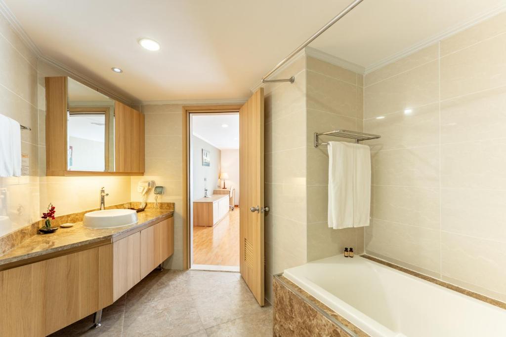Family Two-Bedroom Apartment with View