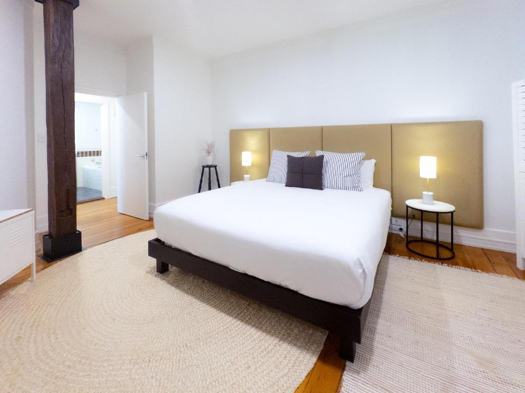 Sophistication Stay-Cation with a Roof Top Pool! - Resim 3