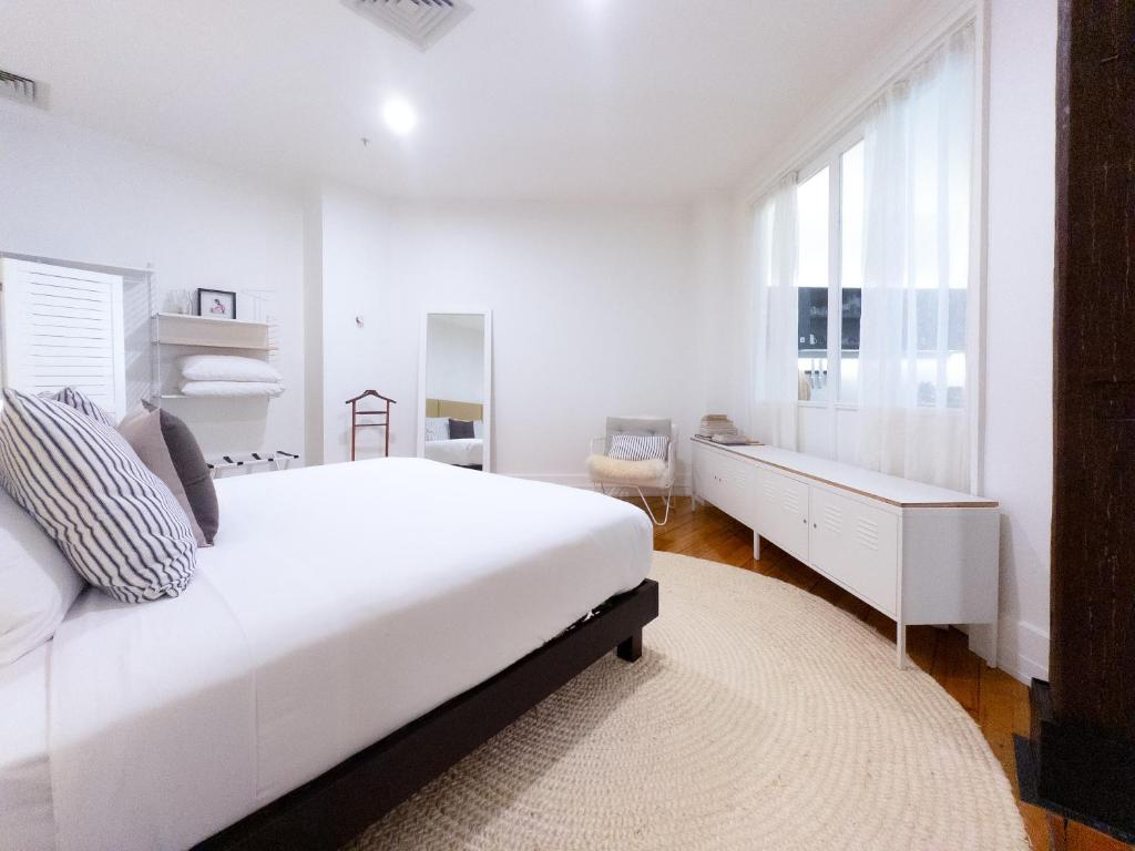 Sophistication Stay-Cation with a Roof Top Pool! - Resim 12