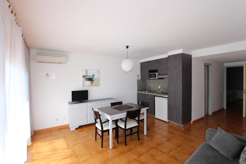 Kuchyň nebo kuchyňský kout v ubytování Residencial Super Stop Palafrugell