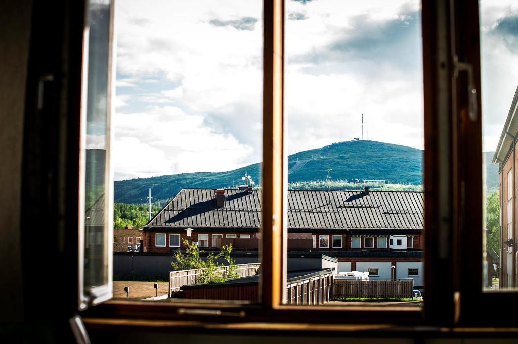 Nespecifikovaný výhled na hory nebo výhled na hory při pohledu z hotelu