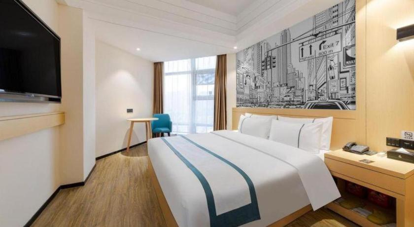 Postel nebo postele na pokoji v ubytování City Comfort Inn Wuhan Badajia Heping Park Metro Station