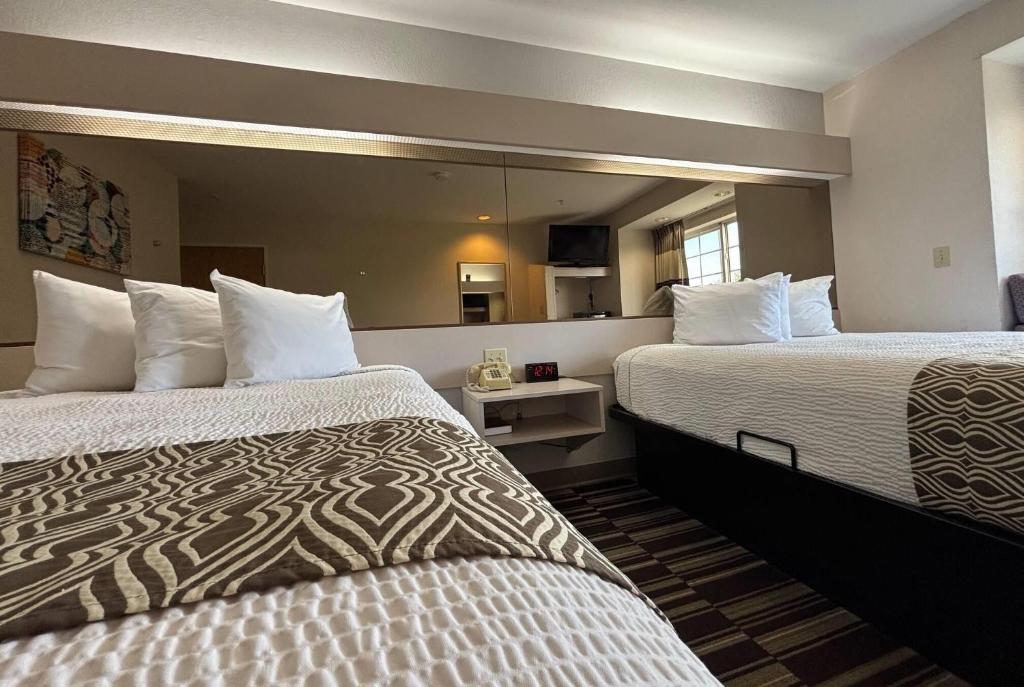 Microtel Inn by Wyndham Champaign - Habitación Con 2 Camas Grandes - No Fumadores