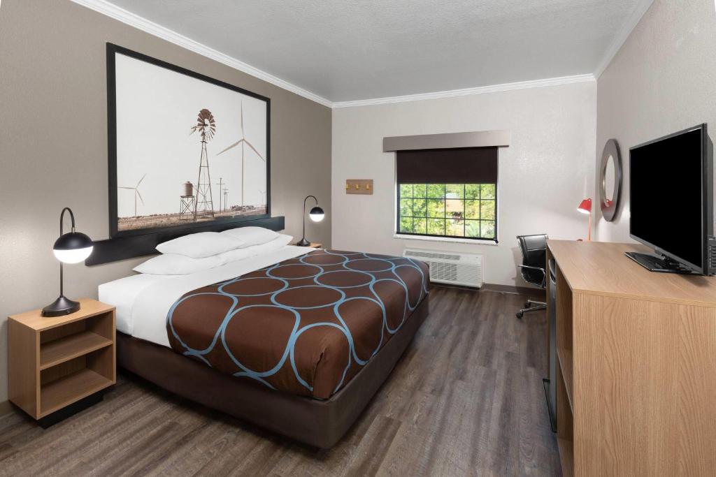 Super 8 by Wyndham San Antonio/Alamodome Area - Habitación Con Cama Extragrande - No Fumadores