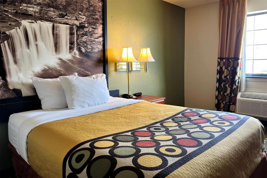 Super 8 by Wyndham Madison IN photo