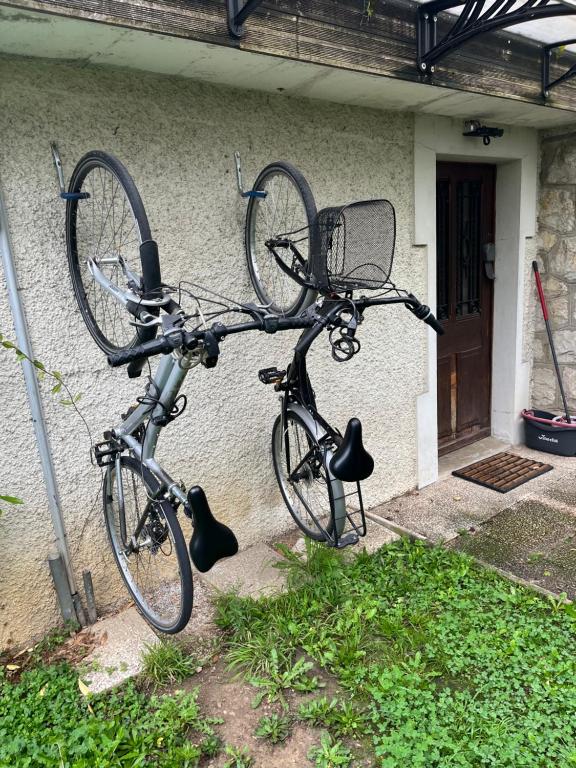 Berbasikal di atau sekitar Studio tout confort proche centre et Lac avec 2 vélos prêtés