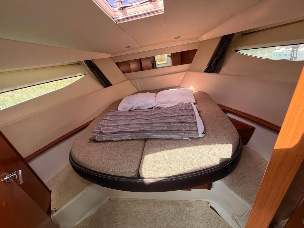 BATEAU DE PRESTIGE - La Rochelle 객실 침대