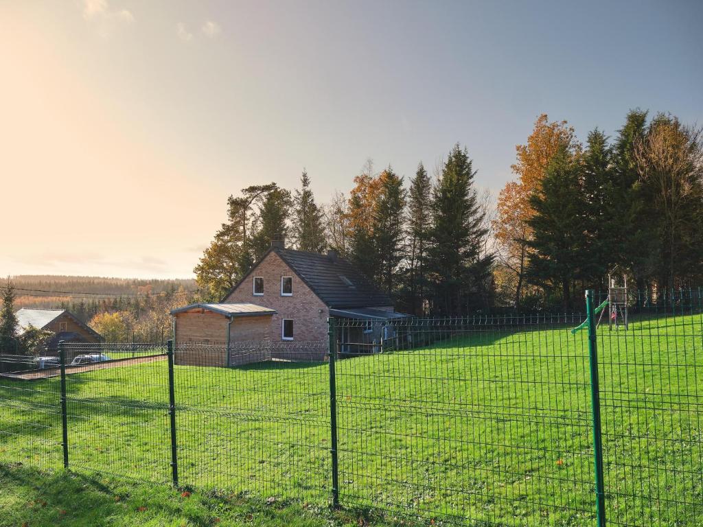 MoresséeにあるElegant Retreat, Somme-Leuzeの家屋敷前柵