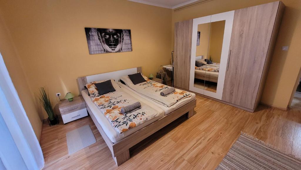 Ένα ή περισσότερα κρεβάτια σε δωμάτιο στο Relax Wellness Apartman