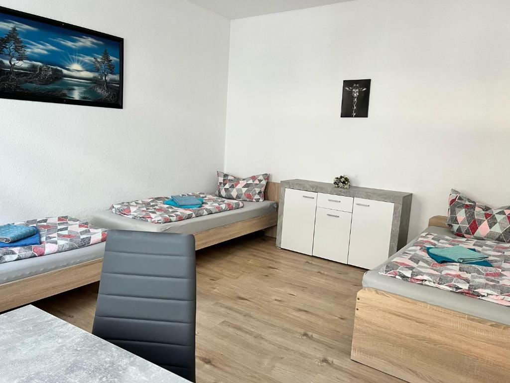 ゲーラにあるBüchner 52-1の部屋にベッドが3つある部屋