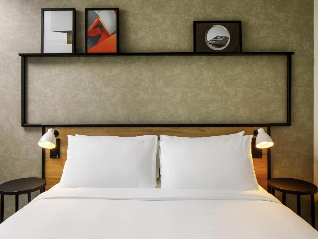 Ένα ή περισσότερα κρεβάτια σε δωμάτιο στο ibis London Sutton Point