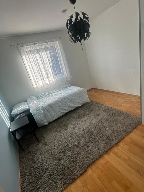 Ένα ή περισσότερα κρεβάτια σε δωμάτιο στο Cozy room in Lutvann 2