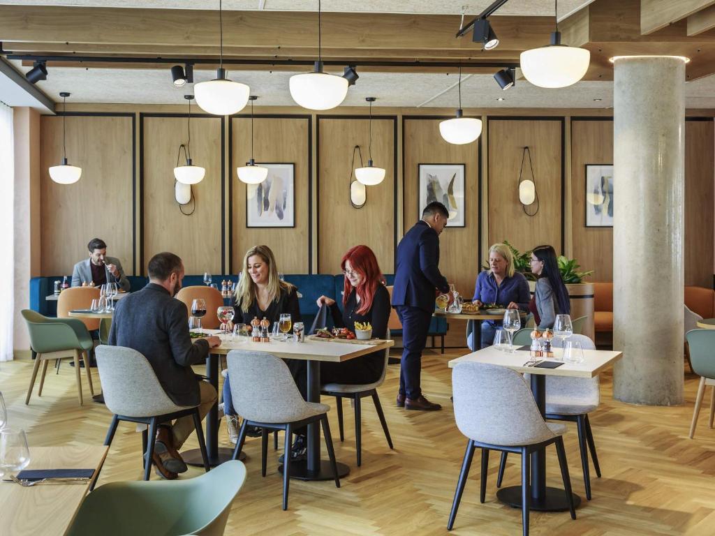 Novotel Cambridge North - Resim 35