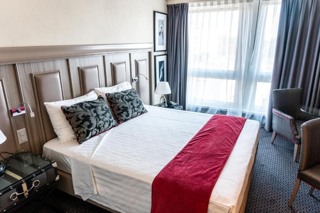 Drake Longchamp - Resim 42