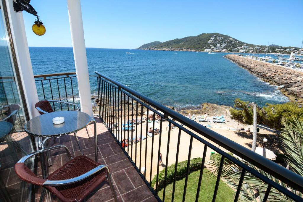 Catalonia Ses Estaques - Adults Only - Deluxe Double Room With Balcony And Sea View