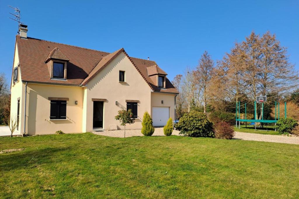 a large white house with a green yard at Maison de la Thillaye - Collection Idylliq in Saint-Étienne-la-Thillaye