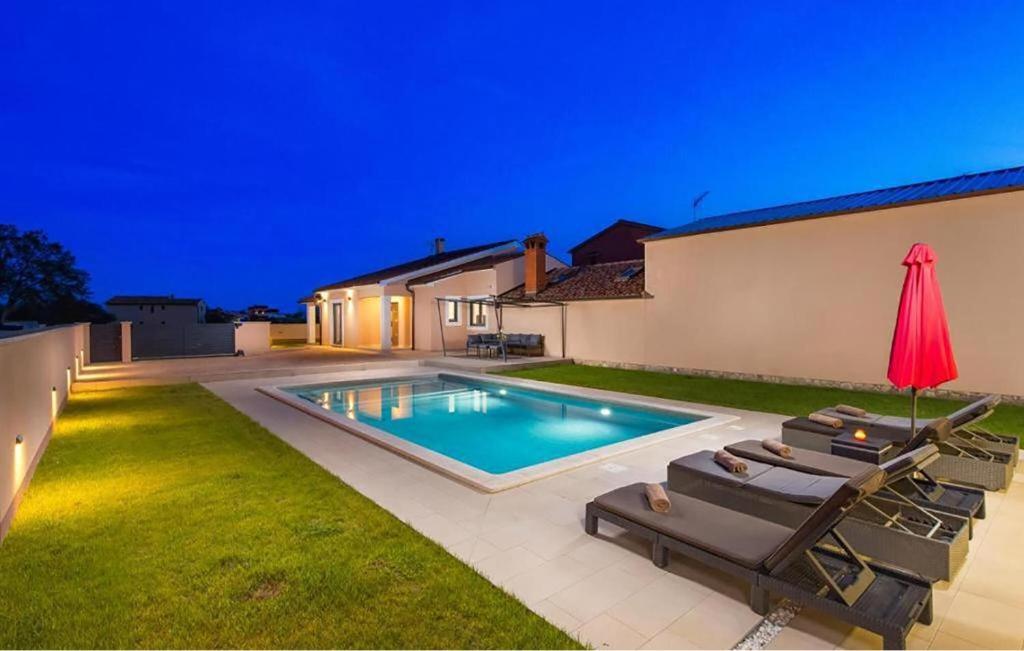 Bazén v ubytování Stunning Home In Bibici nebo v jeho okolí