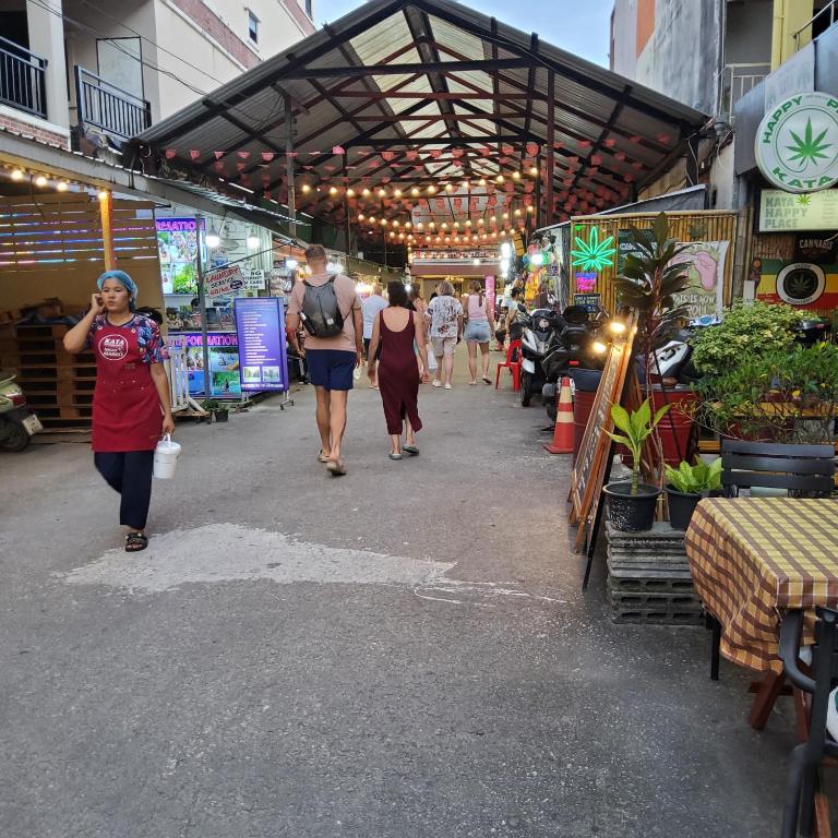 Flowernight Guesthouse - Resim 6